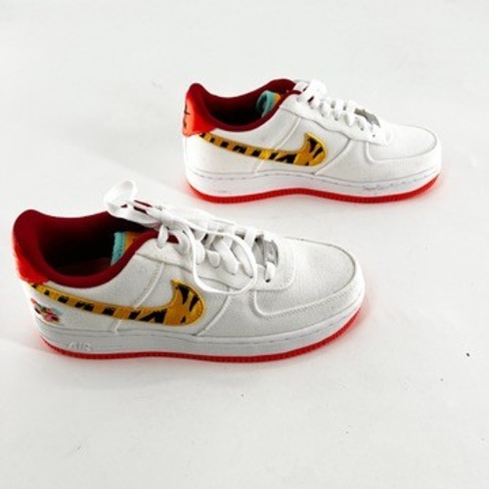 Nike Air Force 1 Low Year of the Tiger White Red DR0148-171 Size 7 - Picture 2 of 6